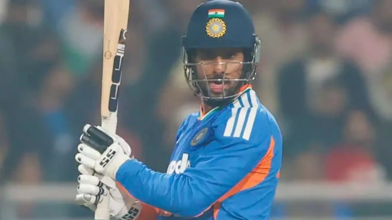 తిలక్ వర్మ ఒంటరి పోరాటం చేసినా!!