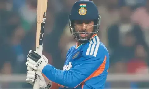 తిలక్ వర్మ ఒంటరి పోరాటం చేసినా!!