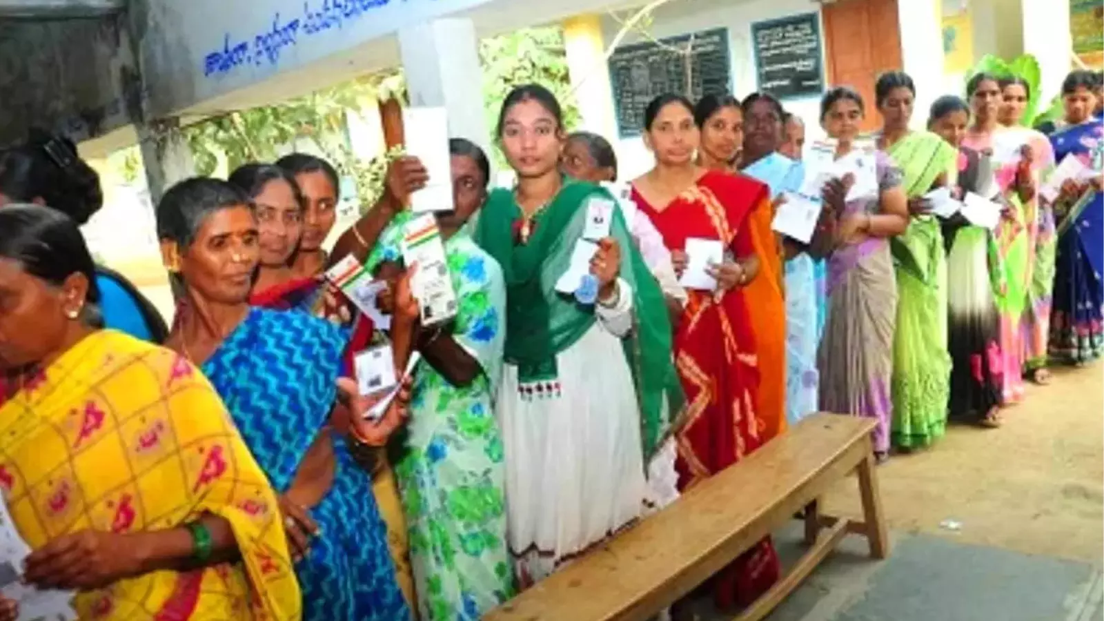 Telangana: నేడు రెండో విడత గ్రామ పంచాయతీ ఎన్నికలు Telangana: నేడు రెండో విడత గ్రామ పంచాయతీ ఎన్నికలు