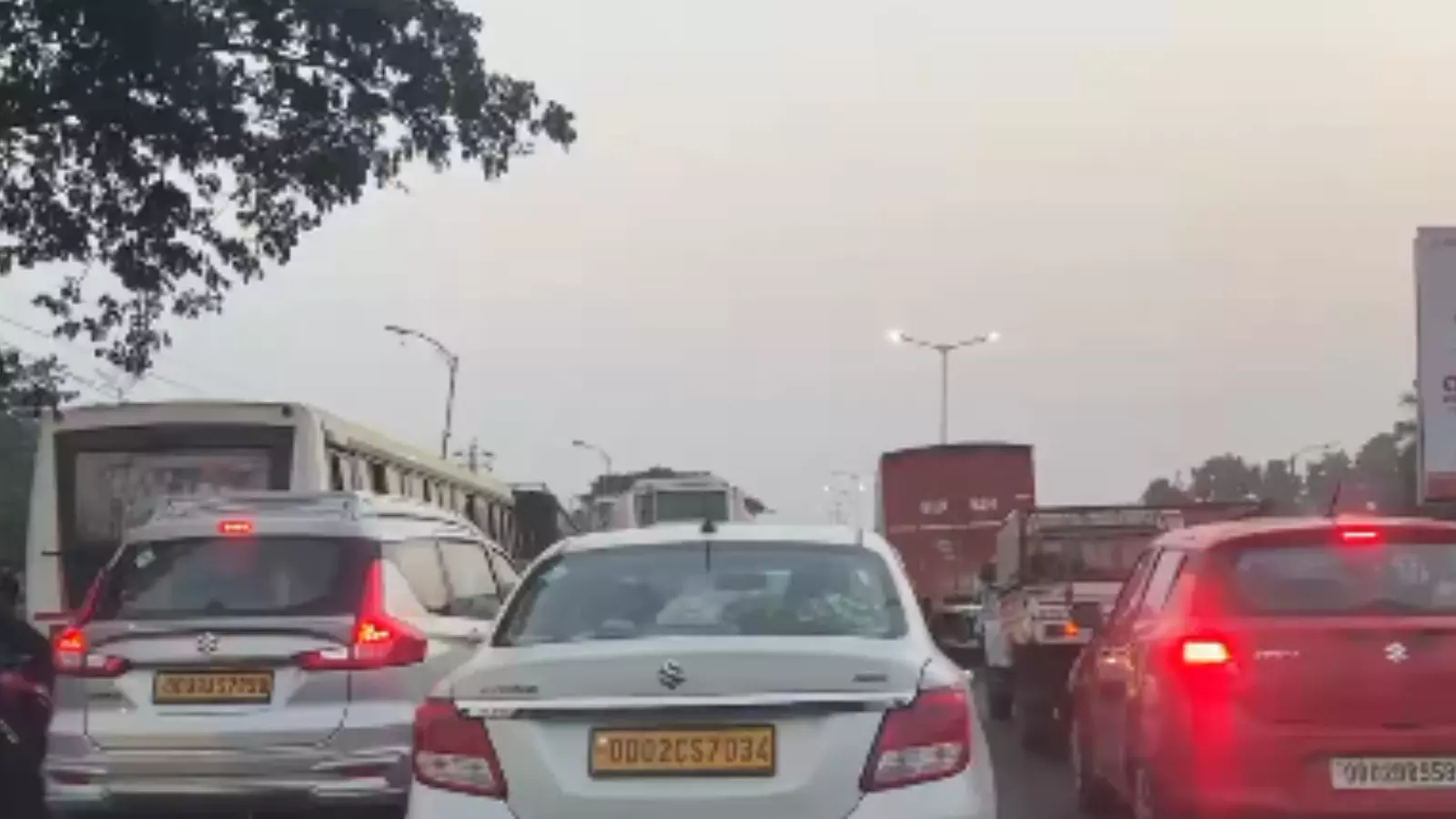 Buses on fire on Delhi-Agra Expressway in Mathura amid dense fog Buses on fire on Delhi-Agra Expressway in Mathura amid dense fog