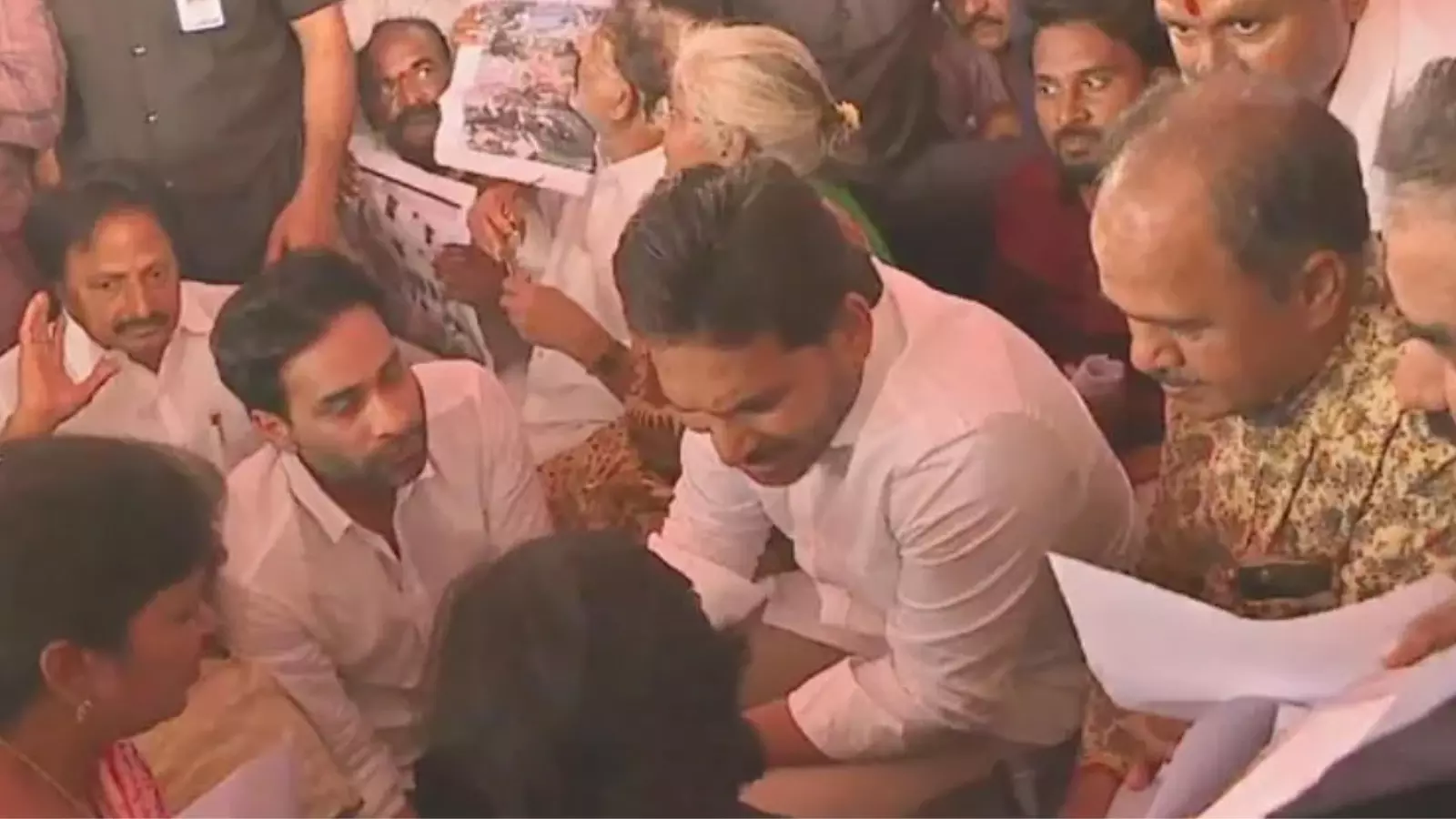 Ys Jagan : జోజినగర్ లో జగన్ Ys Jagan : జోజినగర్ లో జగన్