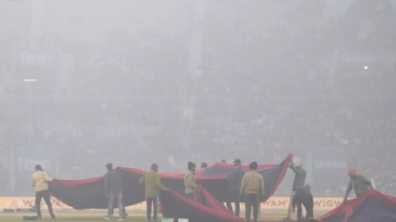 పొగ మంచు అడ్డుకుంది పొగ మంచు అడ్డుకుంది