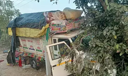 road accident occurred in telangana. three people died in this accident