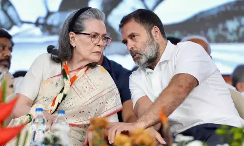 delhi high court issues notices to sonia gandhi and rahul gandhi in national herald case