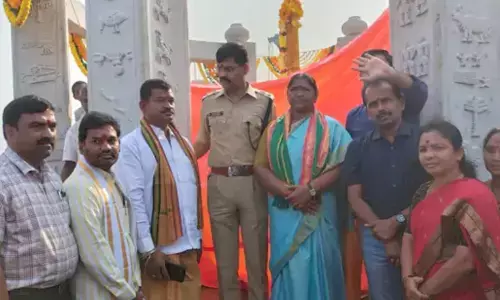 minister seethakka visited medaram today minister seethakka visited medaram today