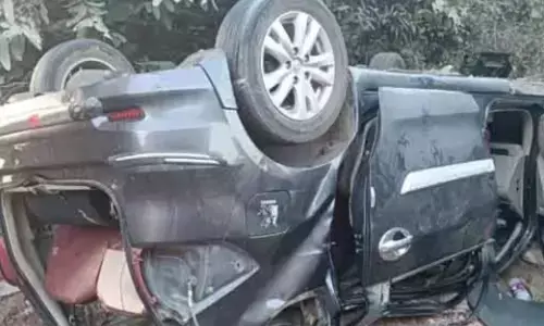 road accident occurred in telangana. four people died in this accident