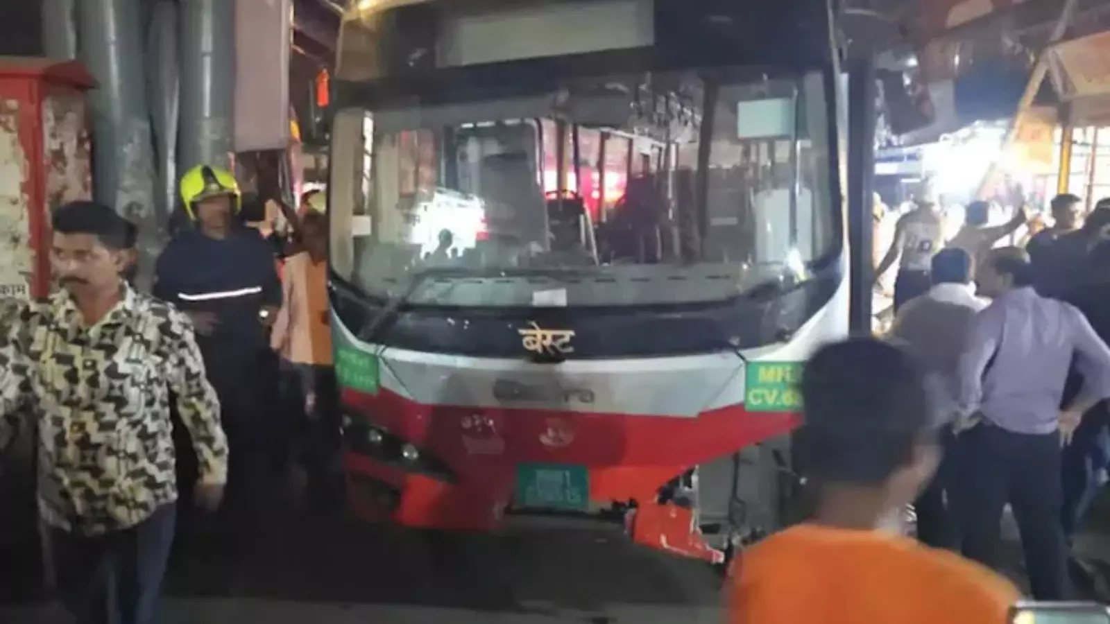 BEST bus accident at Bhandup West station Mumbai BEST bus accident at Bhandup West station Mumbai