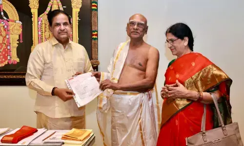 Lau rattaiah donates one crore to tirumala tirupati devasthanam