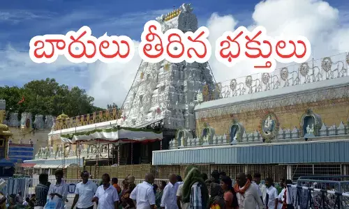 there is a huge crowd of devotees in tirumala