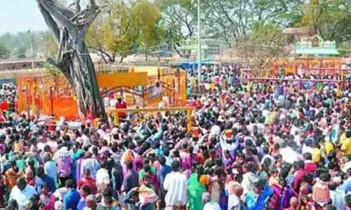 మేడారానికి పోటెత్తిన భక్తులు మేడారానికి పోటెత్తిన భక్తులు