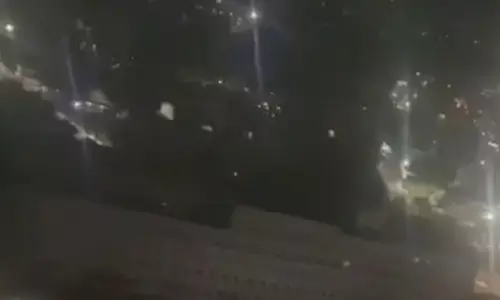 gunfire erupts again in caracas