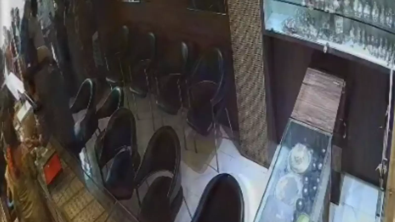 theft has come to light at a jewelry shop on visakhapatnam theft has come to light at a jewelry shop on visakhapatnam