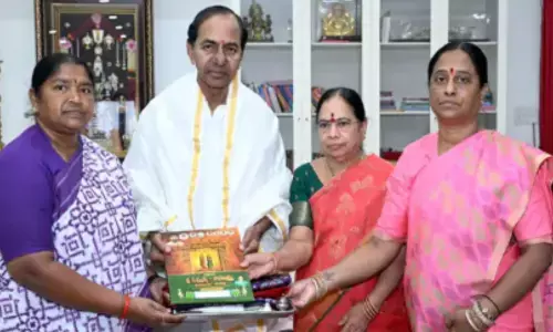 government has invited former telangana chief minister kcr to the medaram jathara