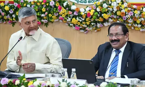 andhra pradesh chief minister chandrababu  to meet with ministers, HODs and secretaries today