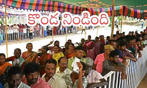there is a huge crowd of devotees in tirumala today