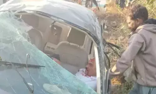 పాఠశాలకు వెళుతూ ప్రమాదం.. ఒకరి మృతి