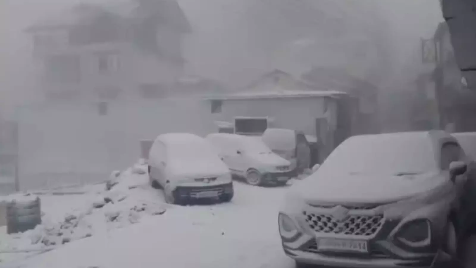 Fresh snowfall in Shimla as season’s first snow blankets Himachal Pradesh Fresh snowfall in Shimla as season’s first snow blankets Himachal Pradesh