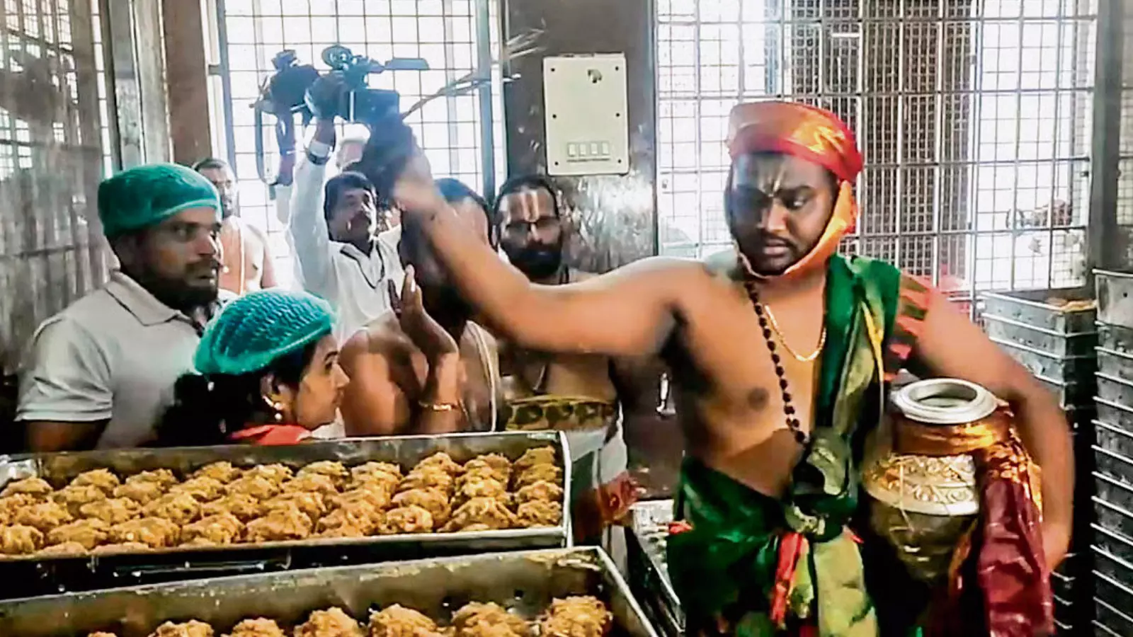 Tirumala : తిరుమల లడ్డు కల్తీ నెయ్యి కేసులో ముగిసిన సిట్ విచారణ Tirumala : తిరుమల లడ్డు కల్తీ నెయ్యి కేసులో ముగిసిన సిట్ విచారణ