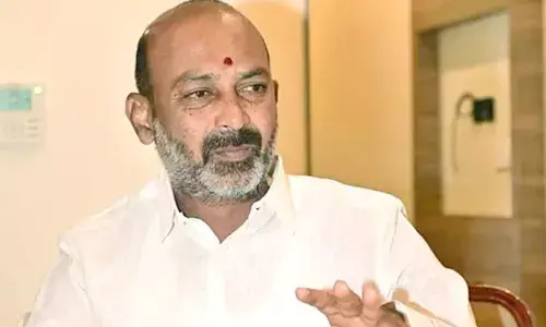 ఫోన్ ట్యాపింగ్ కేసుపై బండి సంజయ్ సంచలన వ్యాఖ్యలు ఫోన్ ట్యాపింగ్ కేసుపై బండి సంజయ్ సంచలన వ్యాఖ్యలు