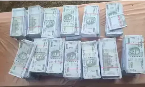 huge bundles of notes found at srisailam toll gate huge bundles of notes found at srisailam toll gate