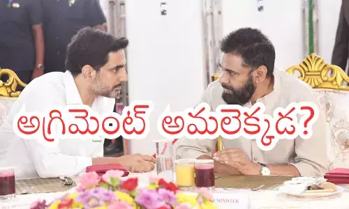 JanaSena party leaders with Pawan Kalyan amid growing dissatisfaction over alliance post-sharing issues.