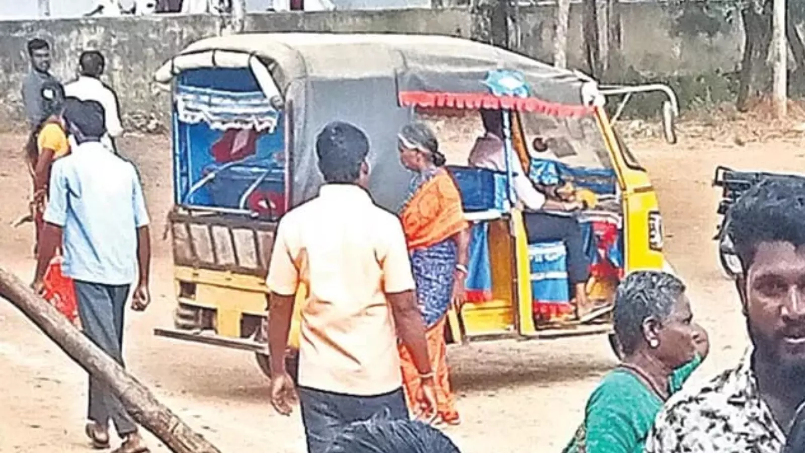 వాహనాల్లో ఓటర్ల తరలింపు నేరం