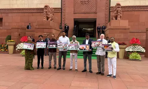 ysrcp protested in the parliament premises