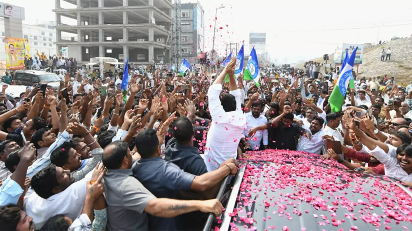 Ys Jagan : గుంటూరుకు చేరుకున్న జగన్