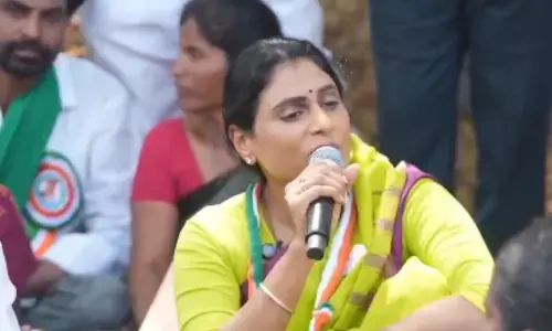 congress chief ys sharmilas tour of annamaya district continues