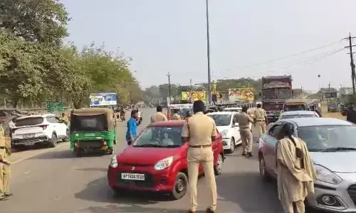 ysrcp chief ys jagan leaves for jogi rameshs residence in ibrahimpatnam