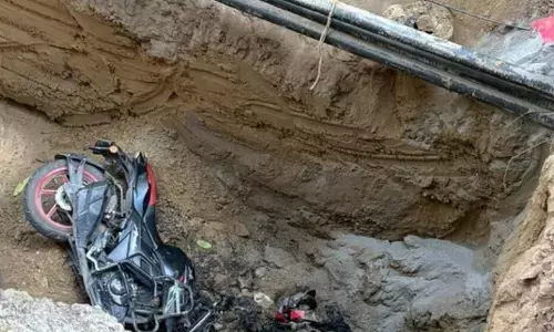 young man died in Delhi’s Janakpuri after his bike allegedly fell into a pit dug by the Delhi Jal Board. Police are investigating all angles.