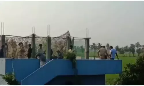 పాకలో దూరిన పులి...  ఎట్టకేలకు  బంధించిన అధికారులు