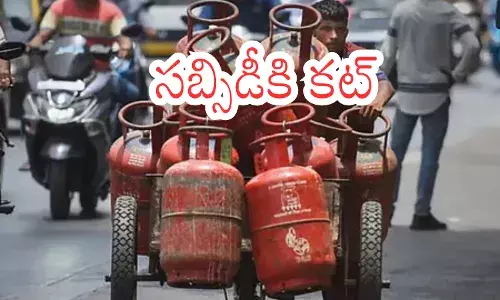 LPG gas cylinder with Aadhaar card highlighting mandatory LPG Aadhaar e-KYC for subsidy and active connection