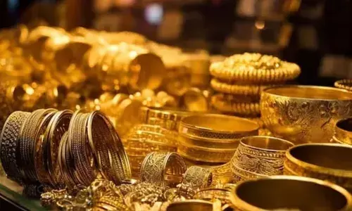 gold prices fell today. silver prices remain stable