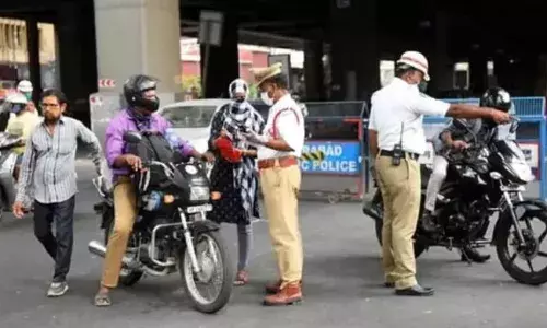 Hyderabad : ఇలా రోడ్డుపైకి వస్తే భారీ జరిమానా .. పోలీసుల వార్నింగ్