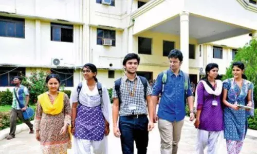 Telangana : ఇంజినీరింగ్ విద్యార్థులకు తీపికబురు.. భారీగా ఫీజులు తగ్గింపు