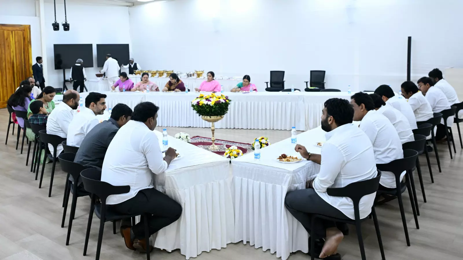 ఆత్మీయ సమావేశం అదుర్స్ ఆత్మీయ సమావేశం అదుర్స్