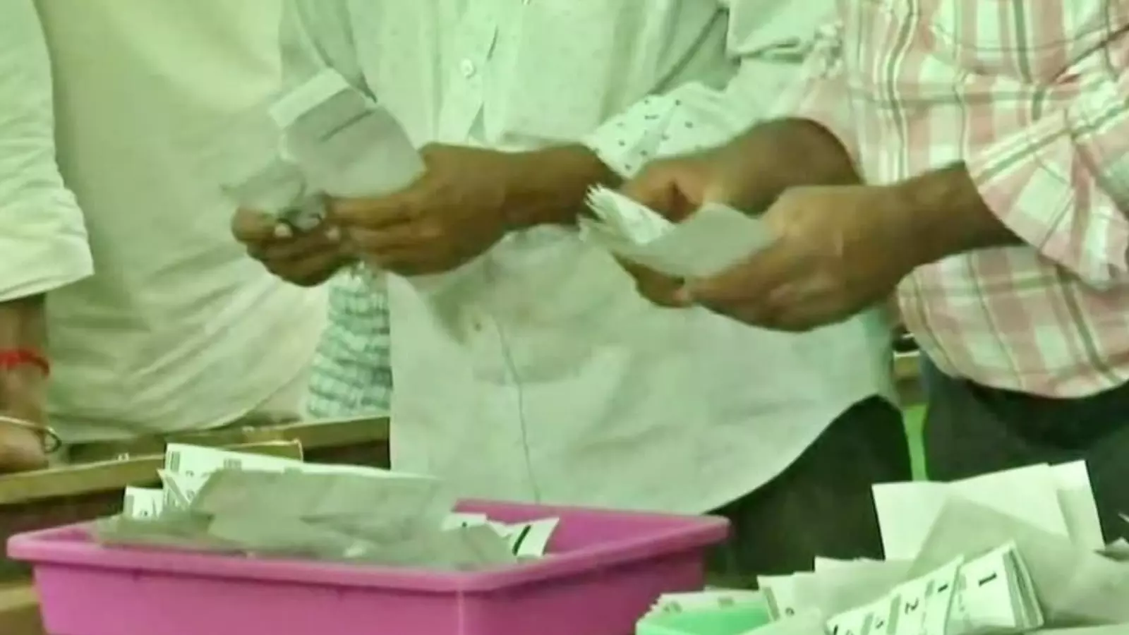 Telagnana : మున్సిపల్ ఎన్నికల్లో లక్కీ గా గెలిచి? Telagnana : మున్సిపల్ ఎన్నికల్లో లక్కీ గా గెలిచి?