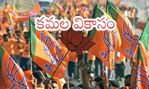 BJP leaders celebrate Karimnagar Corporation Victory after winning 33 divisions in the municipal elections