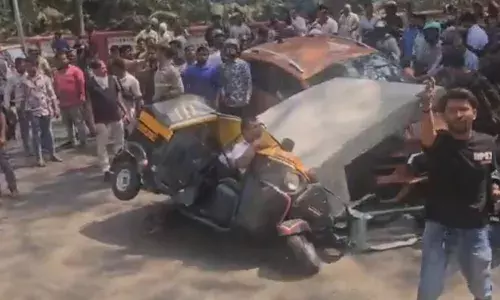 cement section of an under-construction metro pillar collapsed in Mulund West, Mumbai