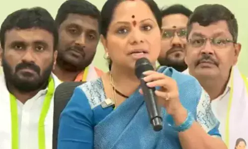 బీఆర్ఎస్ బీజేపీ తోకపార్టీగా మారుతుంది :  కవిత