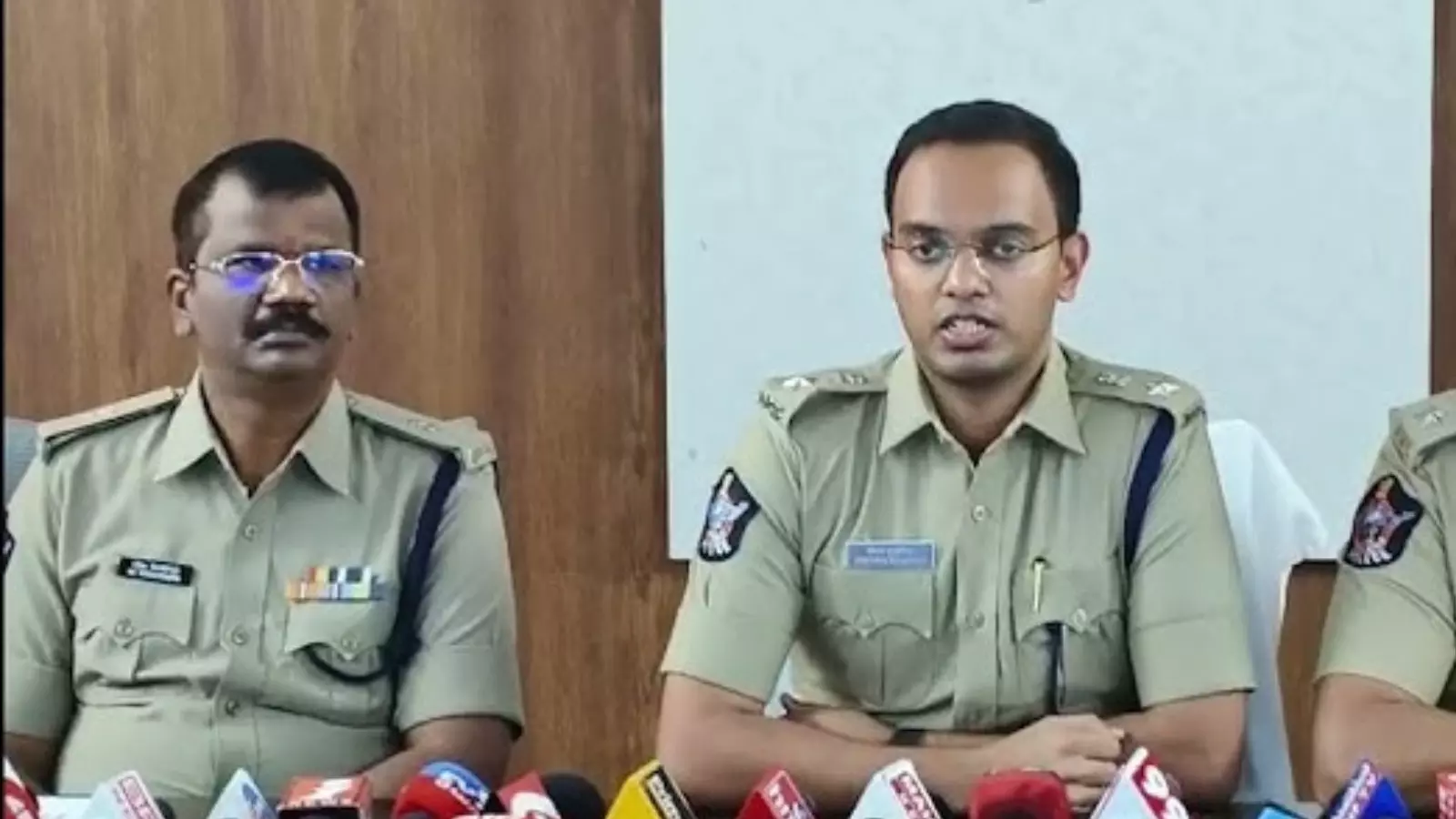 పారిపోయి చెరువులో దూకి చనిపోయాడు : ఎస్పీ పారిపోయి చెరువులో దూకి చనిపోయాడు : ఎస్పీ