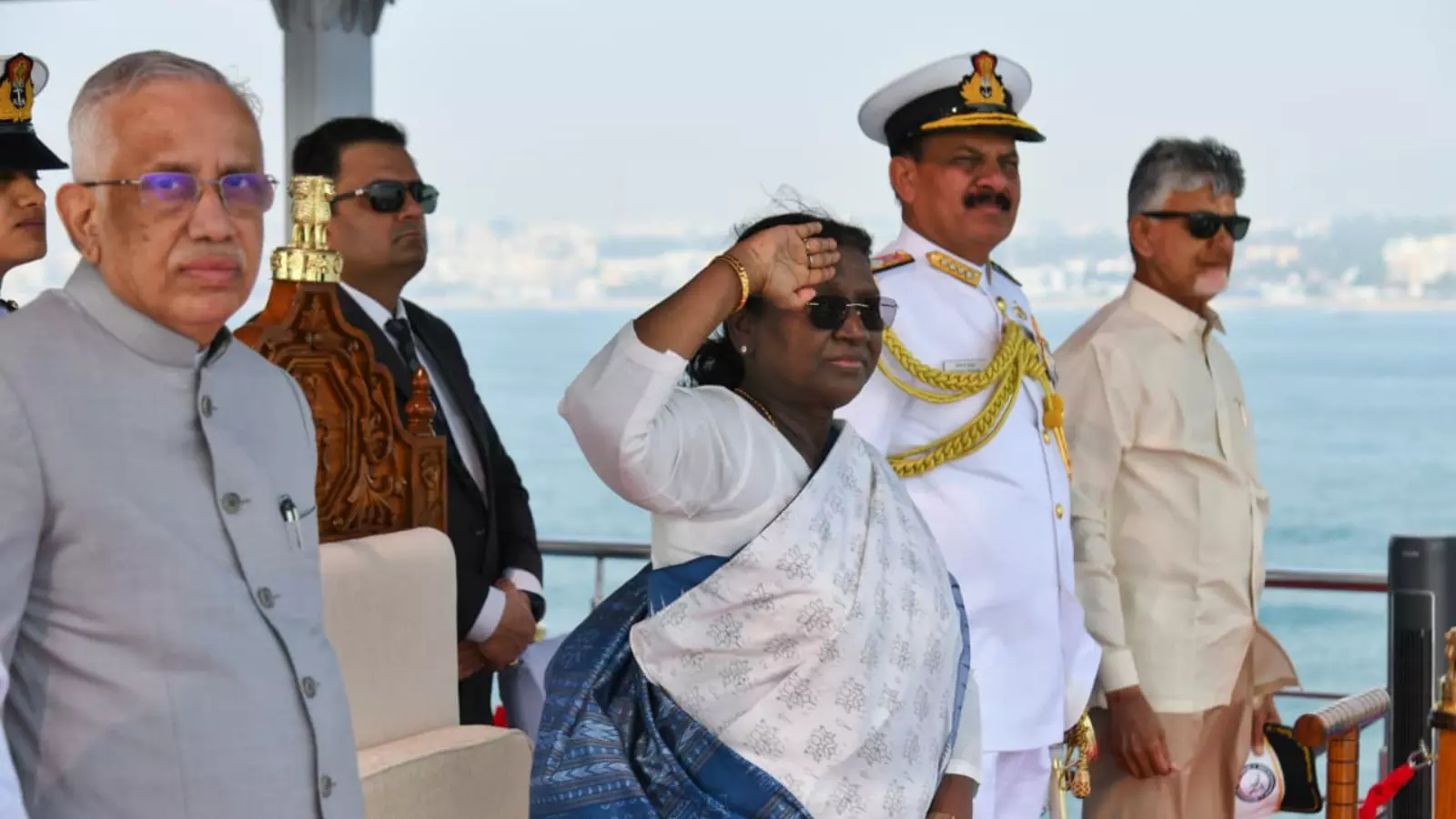 విశాఖ తీరంలో ఇంటర్నేషనల్ ఫ్లీట్ రివ్యూ విశాఖ తీరంలో ఇంటర్నేషనల్ ఫ్లీట్ రివ్యూ