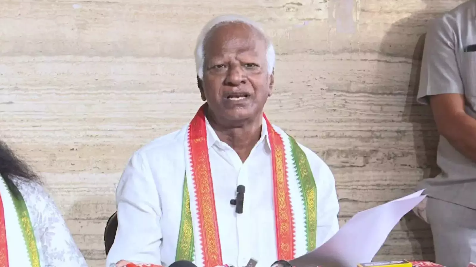 mla kadiyam srihari has strongly criticized former cm kcr mla kadiyam srihari has strongly criticized former cm kcr