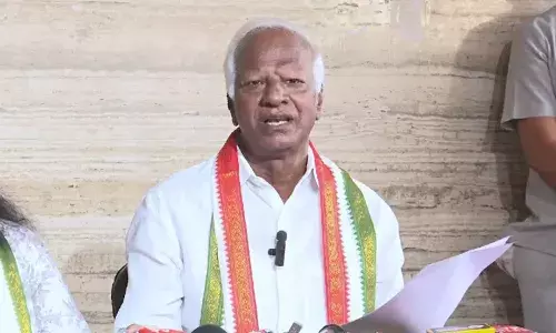 mla kadiyam srihari has strongly criticized former cm kcr