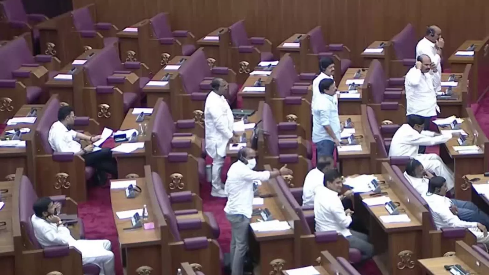 council in turmoil over indapur dairy for fourth consecutive day