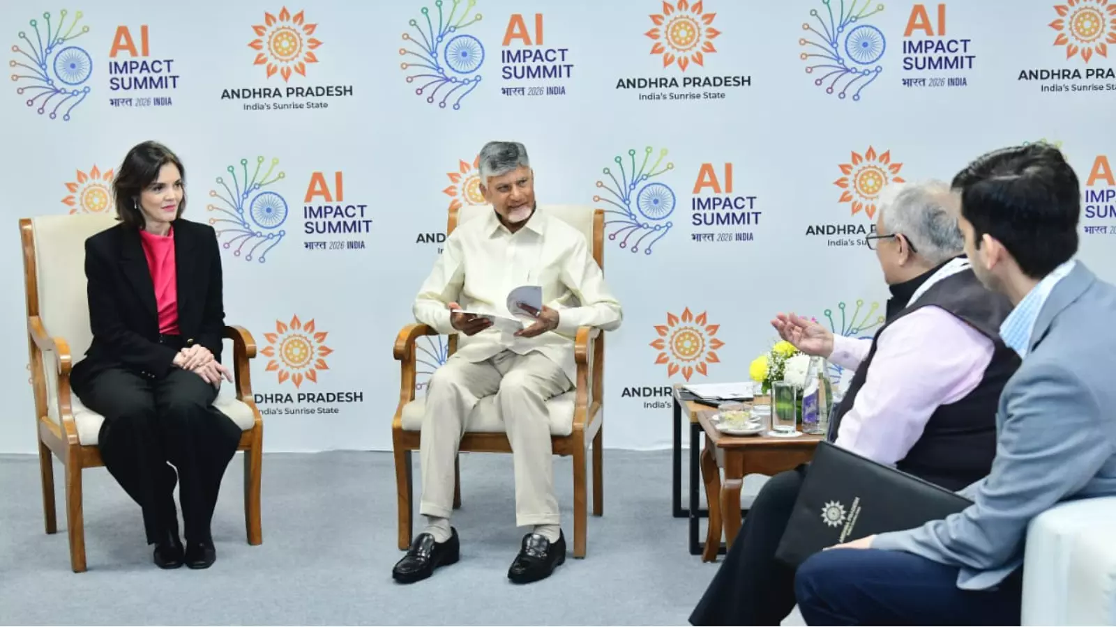 టెక్ కంపెనీ సీఈవోలతో చంద్రబాబే భేటీ