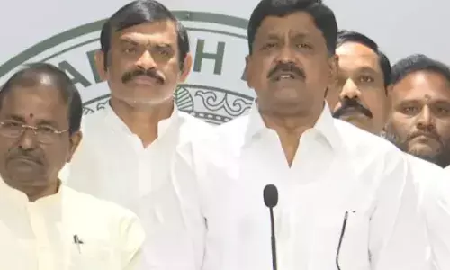 వెంకటేశ్వర స్వామిని రాజకీయాల్లోకి  లాగుతారా?