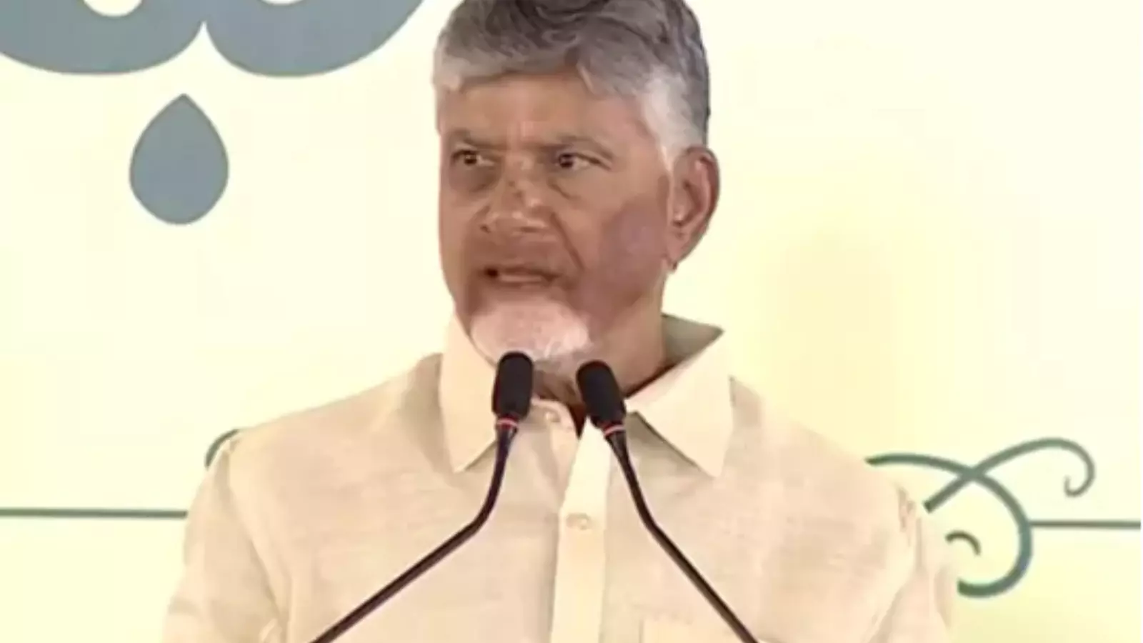 చెడును ఎదరించడానికి ప్రజలు కూడా ముందుకు రావాలి : చంద్రబాబు చెడును ఎదరించడానికి ప్రజలు కూడా ముందుకు రావాలి : చంద్రబాబు