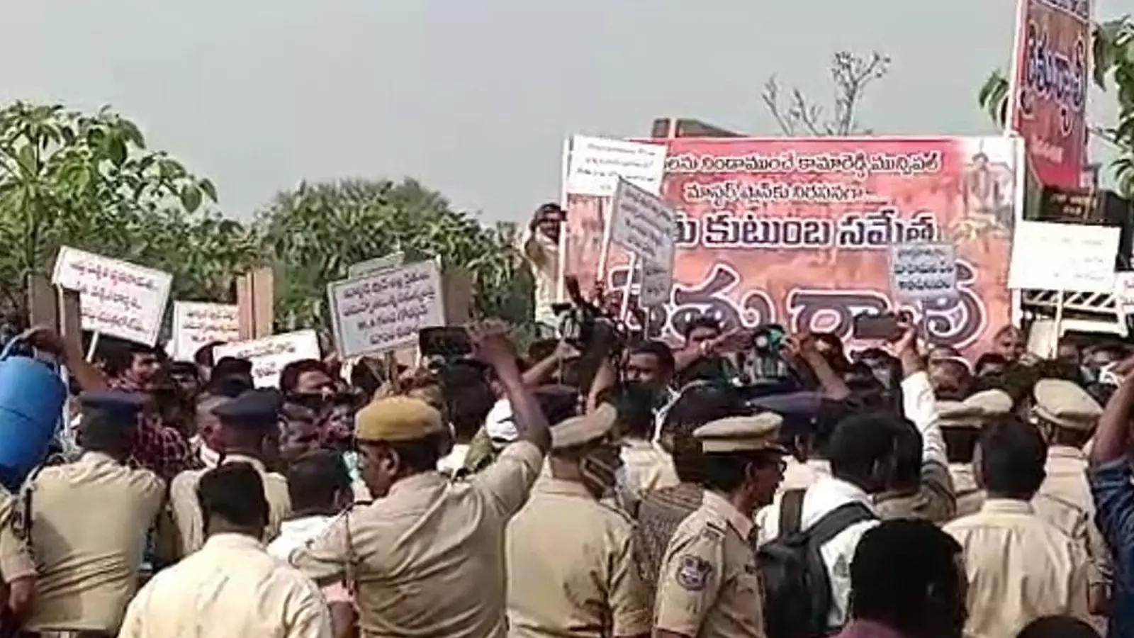 tension continues in kamareddy tension continues in kamareddy